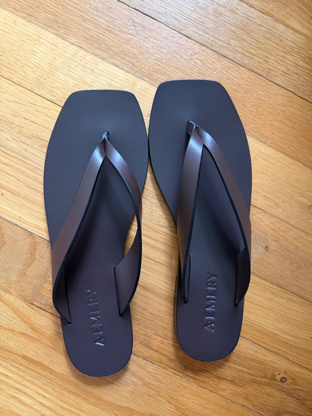Elegant Brown Leather Sandals - Picture 5 of 5